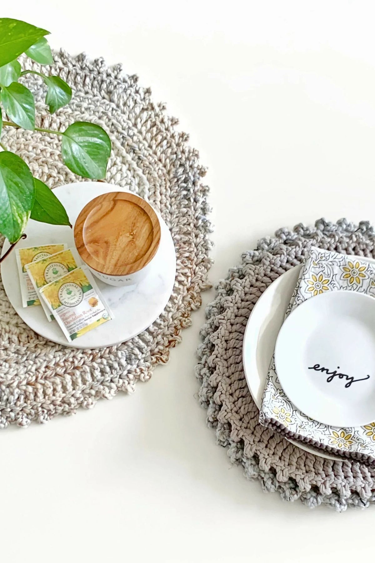 The Picot Placemat & Doily Set (Crochet)